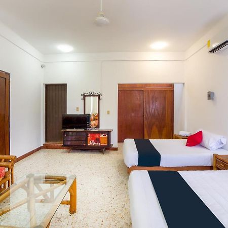 Hotel Adelita Zihuatanejo Esterno foto