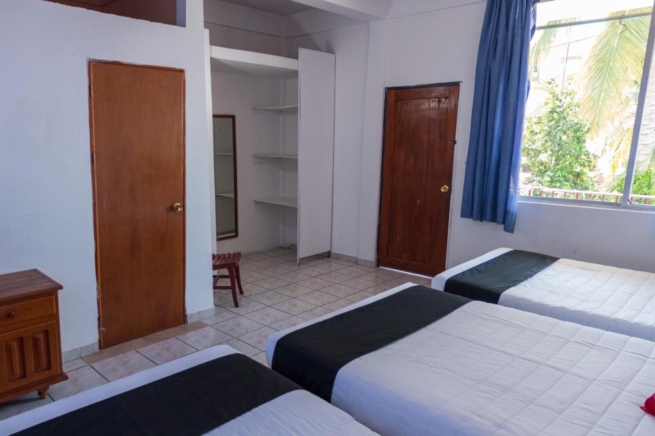 Hotel Adelita Zihuatanejo Esterno foto